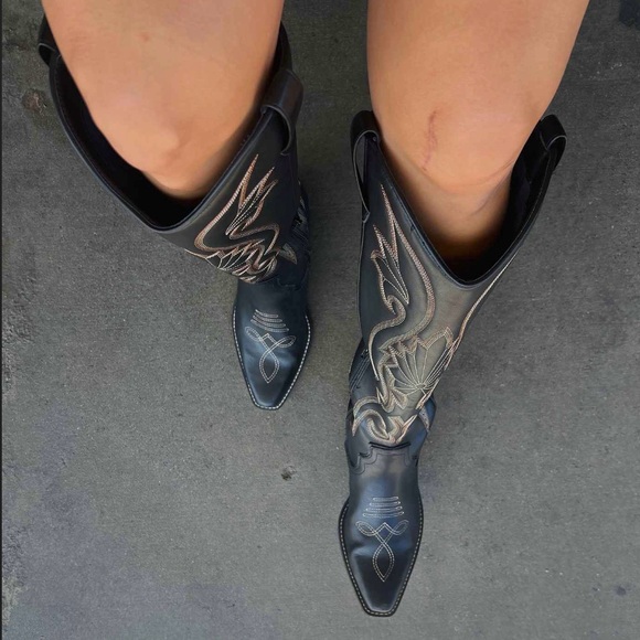 š¤ NO OFFERS LAST PAIR! EMBROIDERED WESTERN BOOTS - Picture 4 of 16